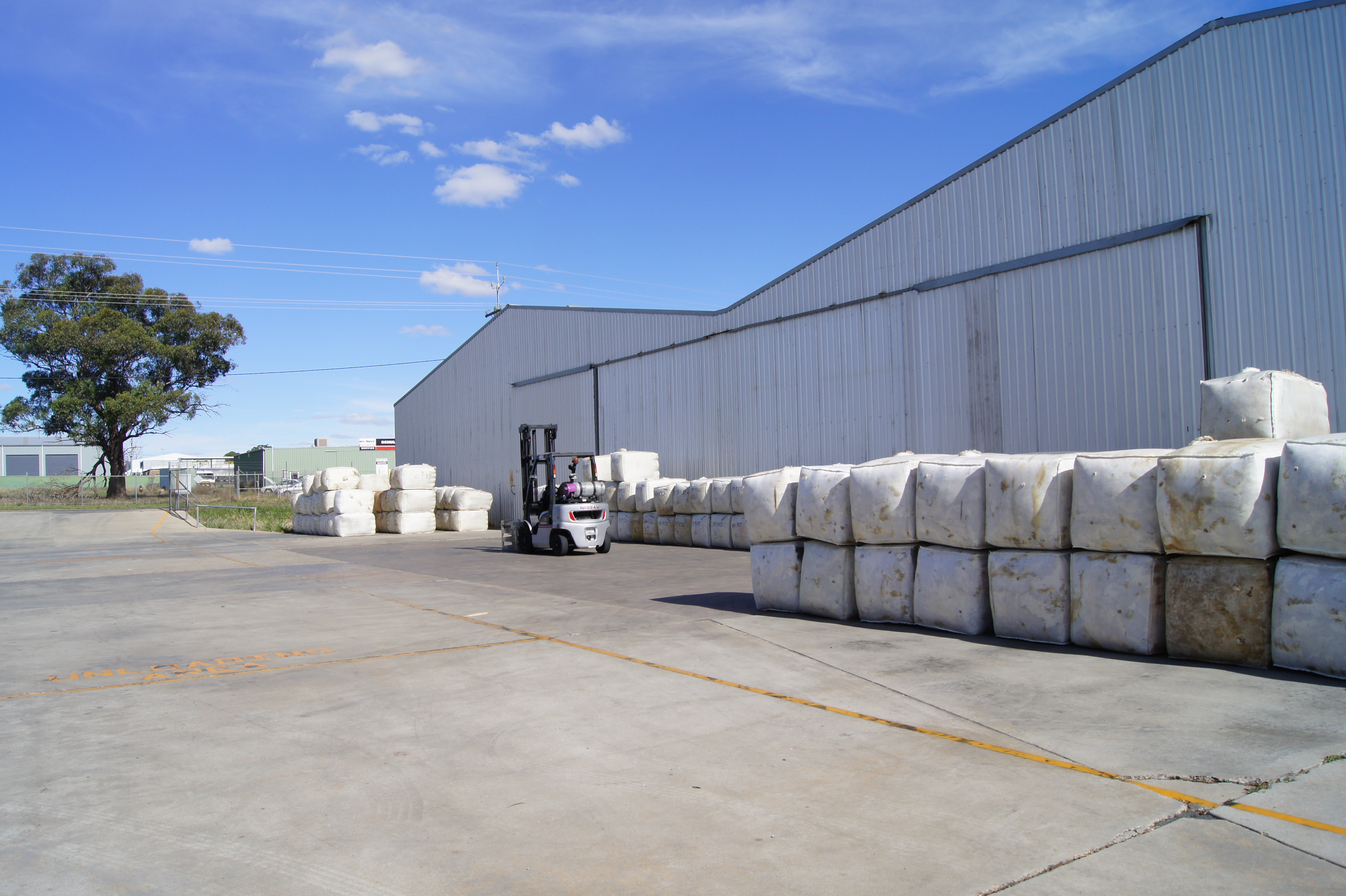 Growers can choose to deliver their own wool or use our freight carriers.
